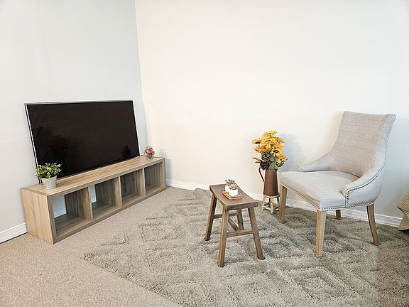 3rd image of 4 Maple Ave #1