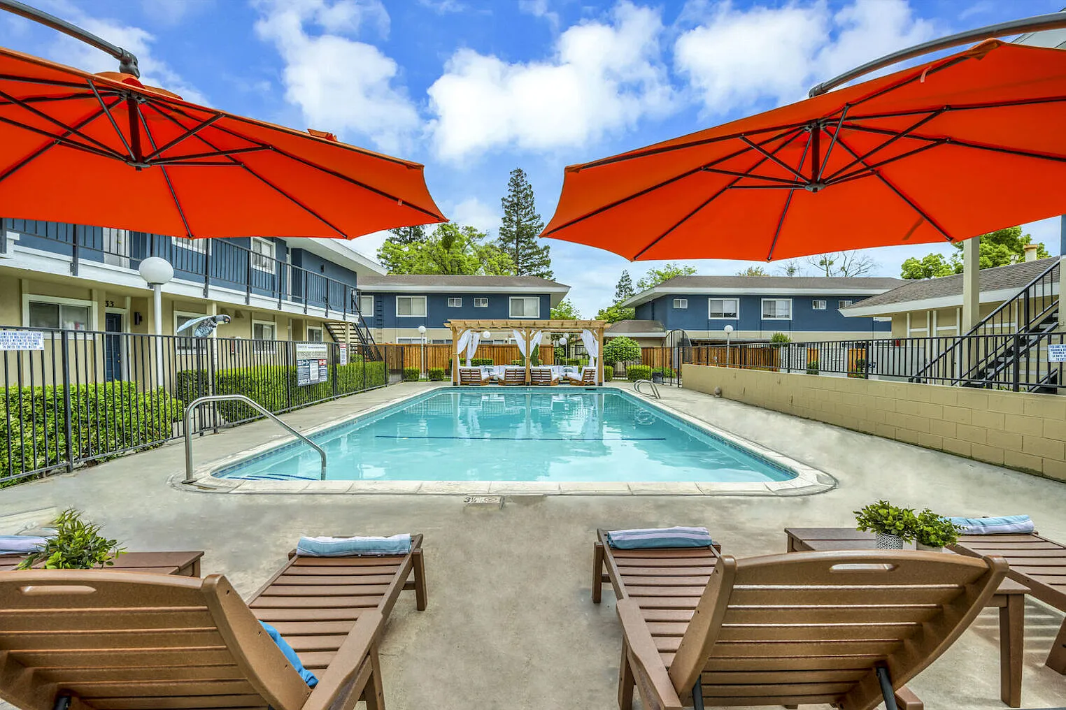 Standiford Court Apartments — Photo 1