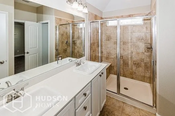 9200 Hawthorne Dr — Photo 6