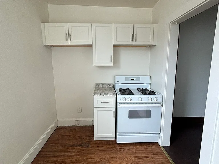 208 N Warren Ave #F — Photo 5