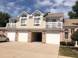 1055 Courtland Dr, Buffalo Grove, IL 60089