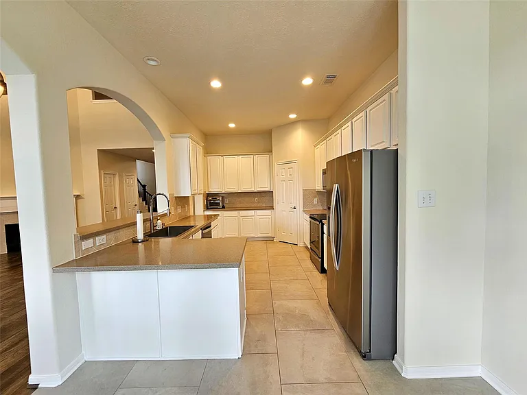 98 W Knightsbridge Dr — Photo 10