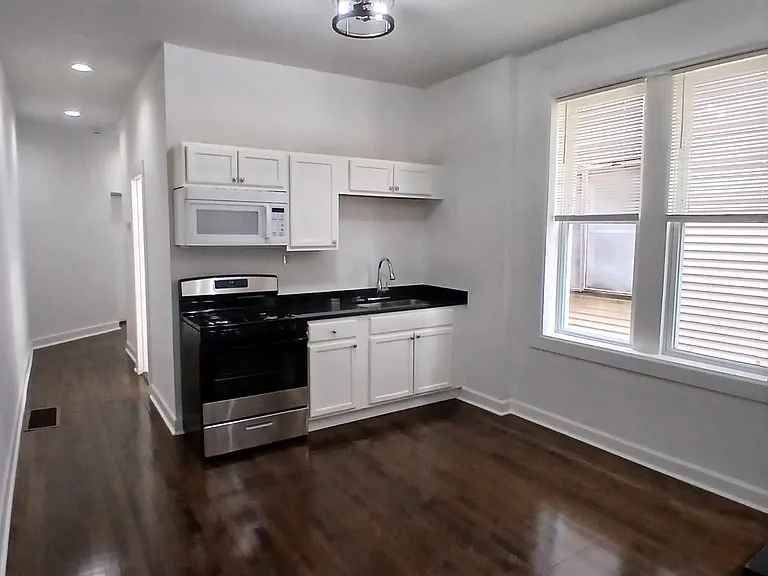 4048 W Hirsch St — Photo 4