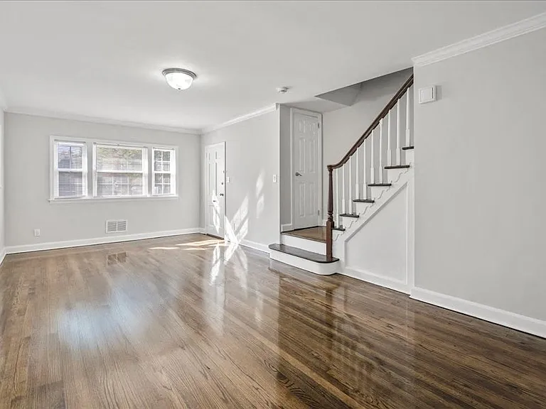 Scotland Park Townhomes — Photo 20