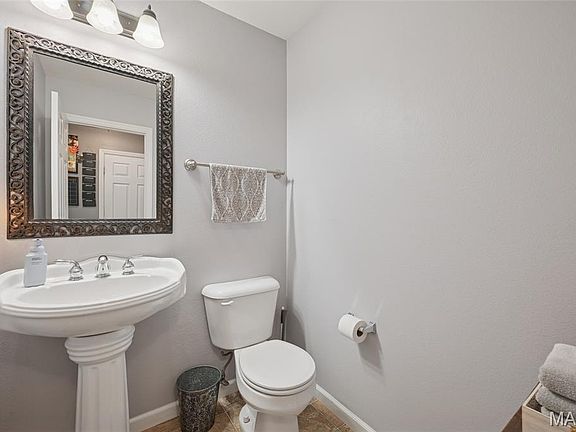 4th image of 2307 Garden Ln