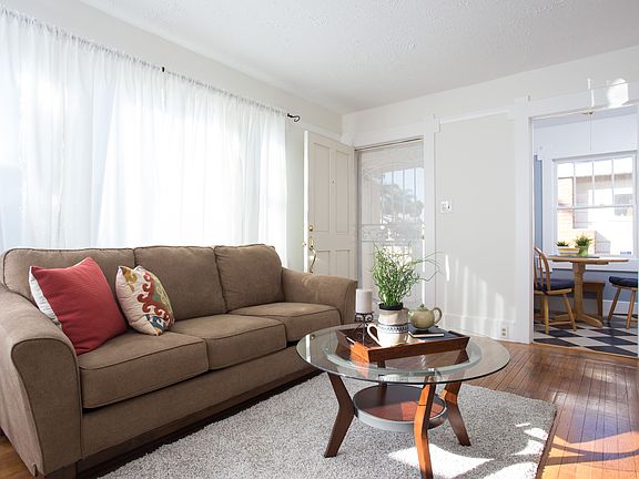 3rd image of 2549 Gaynor Ave