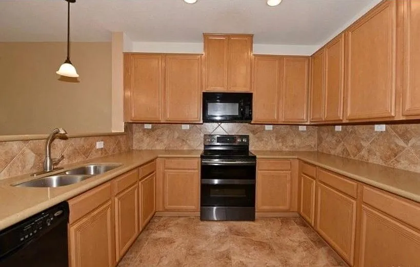 6604 Walker Hl — Photo 3