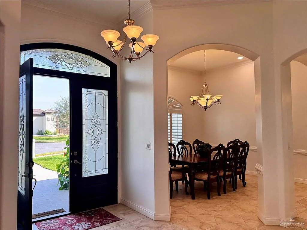 3 bed, 3.0 bath, 3122 sqft, $4,900 — Photo 3