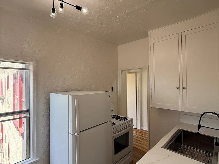 4367 Oakwood Ave #201 — Photo 10