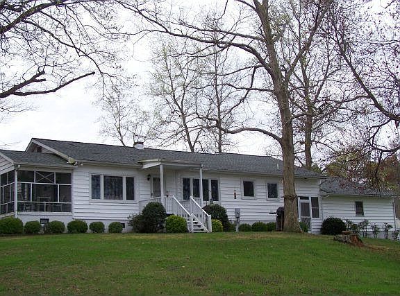 3rd image of 35 Beach Dr