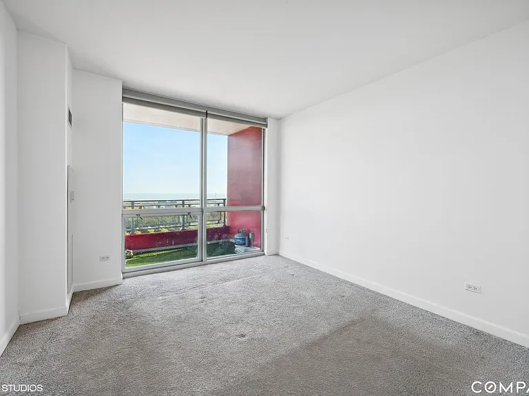 1841 S Calumet Ave #1002 — Photo 10