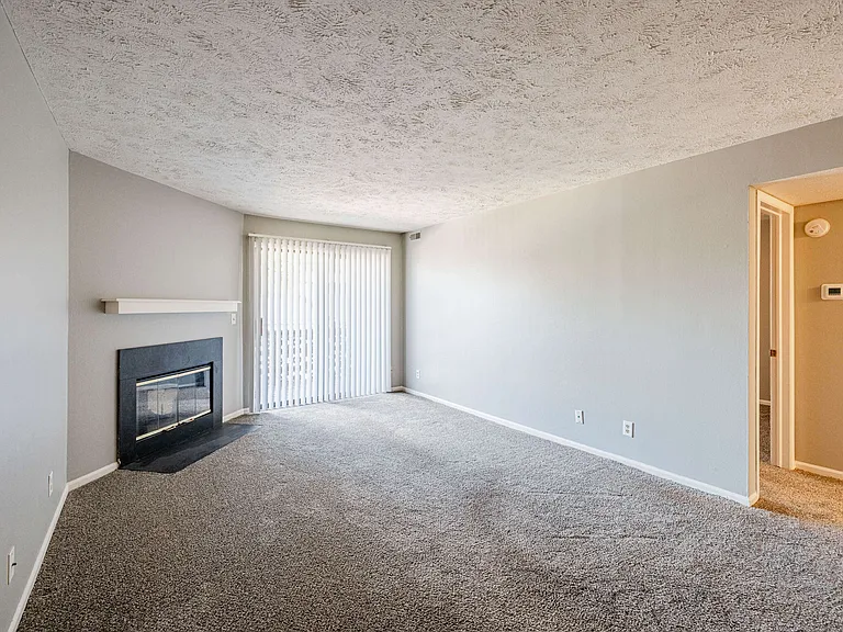 Applewood Pointe Apartments — Photo 19