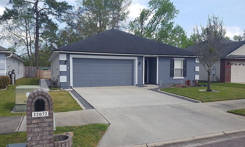 1st image of 12072 Hayden Lakes Cir