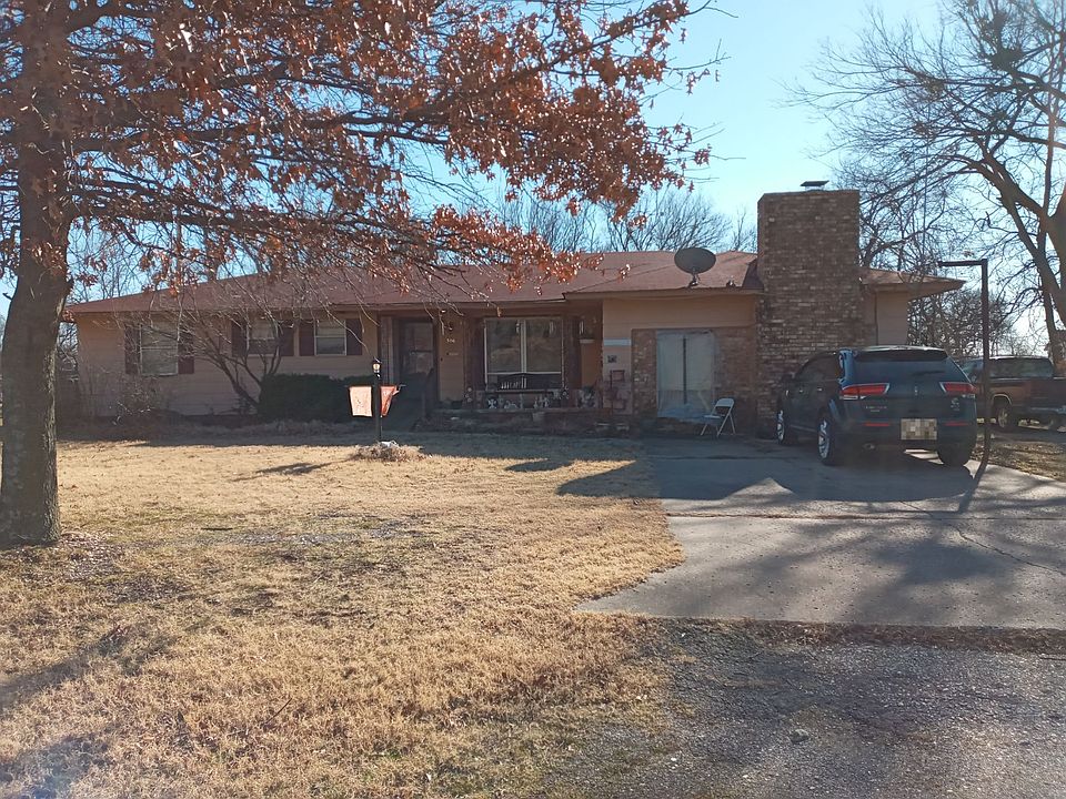 1st image of 506 W Carl St