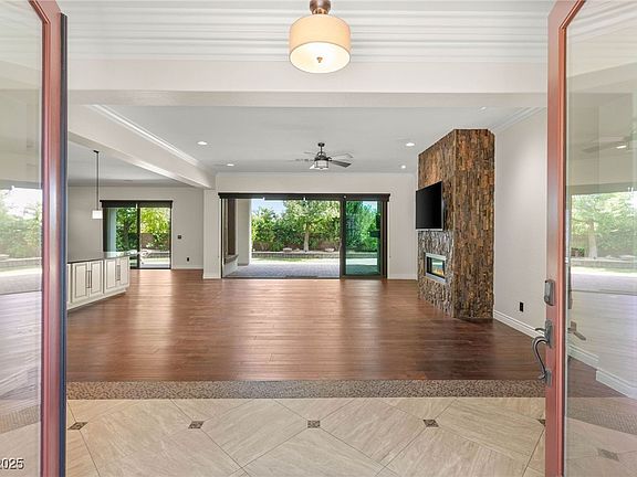 3rd image of 28 Tea Olive Dr