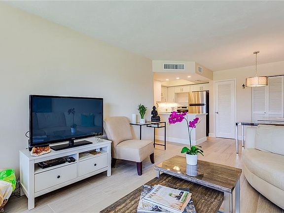 3rd image of 1047 Hartley Ave Unit 204