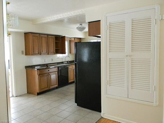 4th image of 5538 Vickie Ln