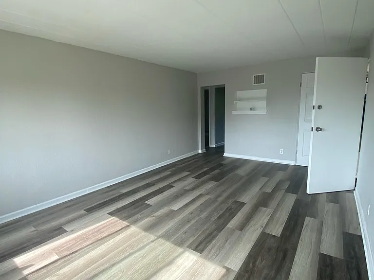 2331 Rugby Rd — Photo 9