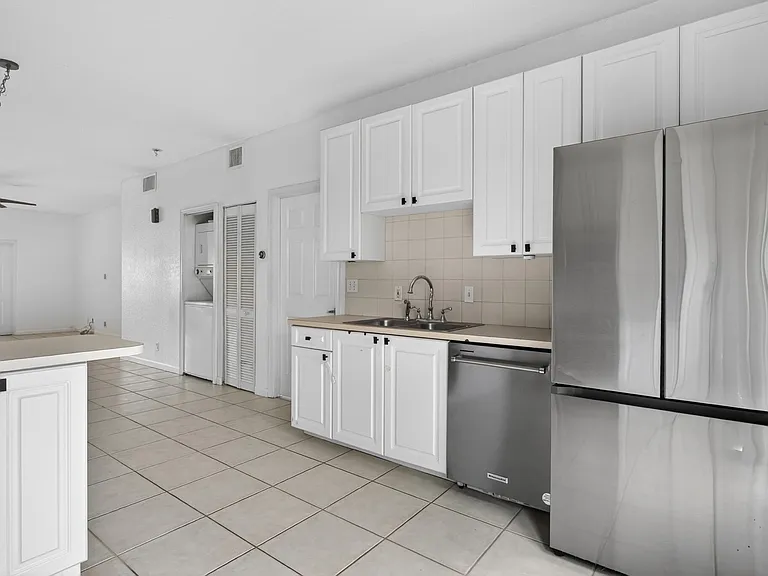 4902 Washington St #4 — Photo 9