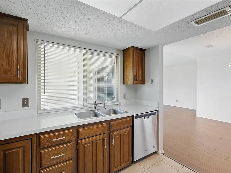 338 Edgewood Dr — Photo 10