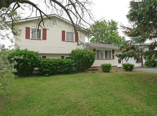 34 Capri Dr, Gates, NY 14624