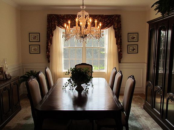 4th image of 46 Fieldstone Dr