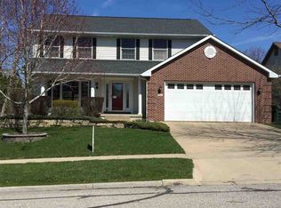 2303 Yorkshire Dr, Cedar Falls, IA 50613