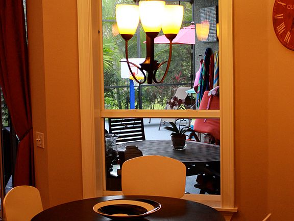EAT-IN KITCHEN
