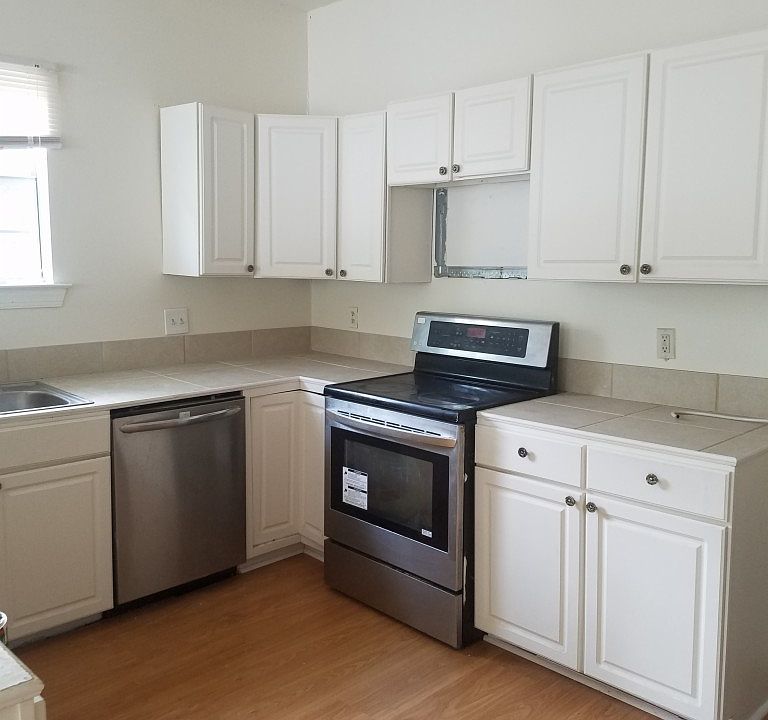 2nd image of 2328 Maryland St