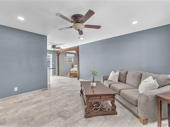 4th image of 6429 Evergreen Ave