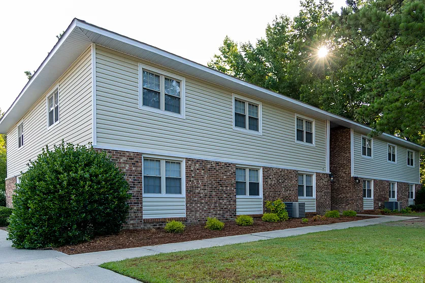Eastbrook & Village Green Apartments — Photo 1