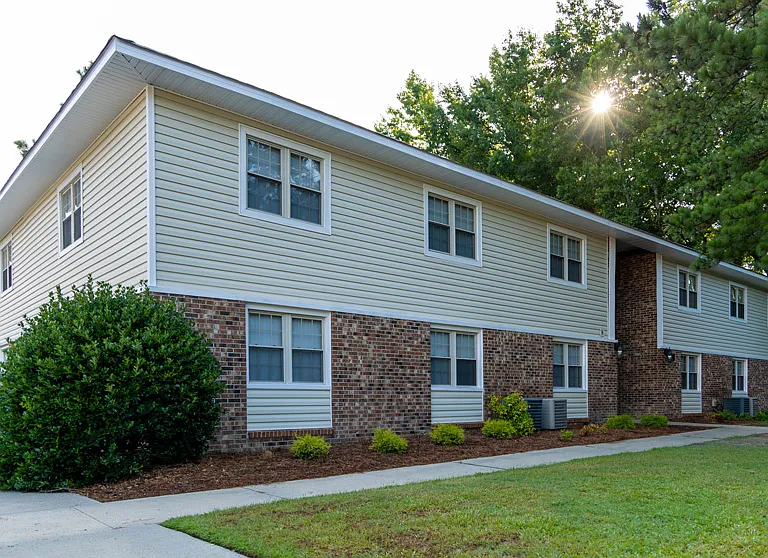 Eastbrook & Village Green Apartments — Photo 1