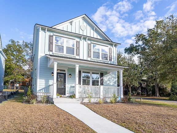Photos of a similarly equipped Moultrie Model Home