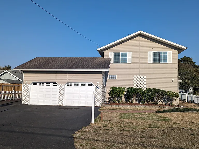354 Canal Dr NE — Photo 1