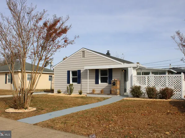 83 Memorial Dr, New Castle, DE 19720