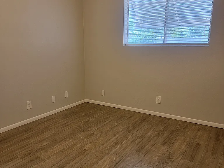 204 N Standage — Photo 24