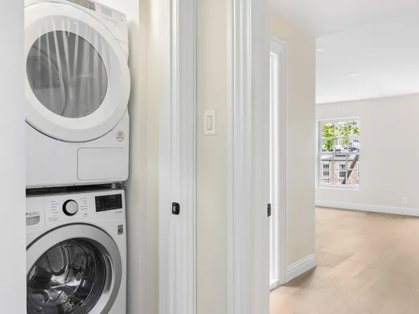 178 Sullivan Street image 10 of 18