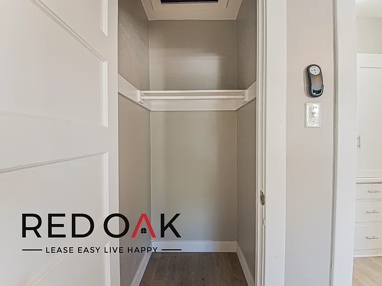424 E 20th St #428 — Photo 18