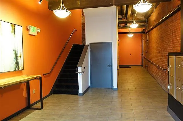2 bed, 1105 sqft, $2,100 — Photo 2