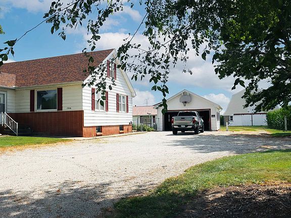 3rd image of 1906 S Cameron Ln