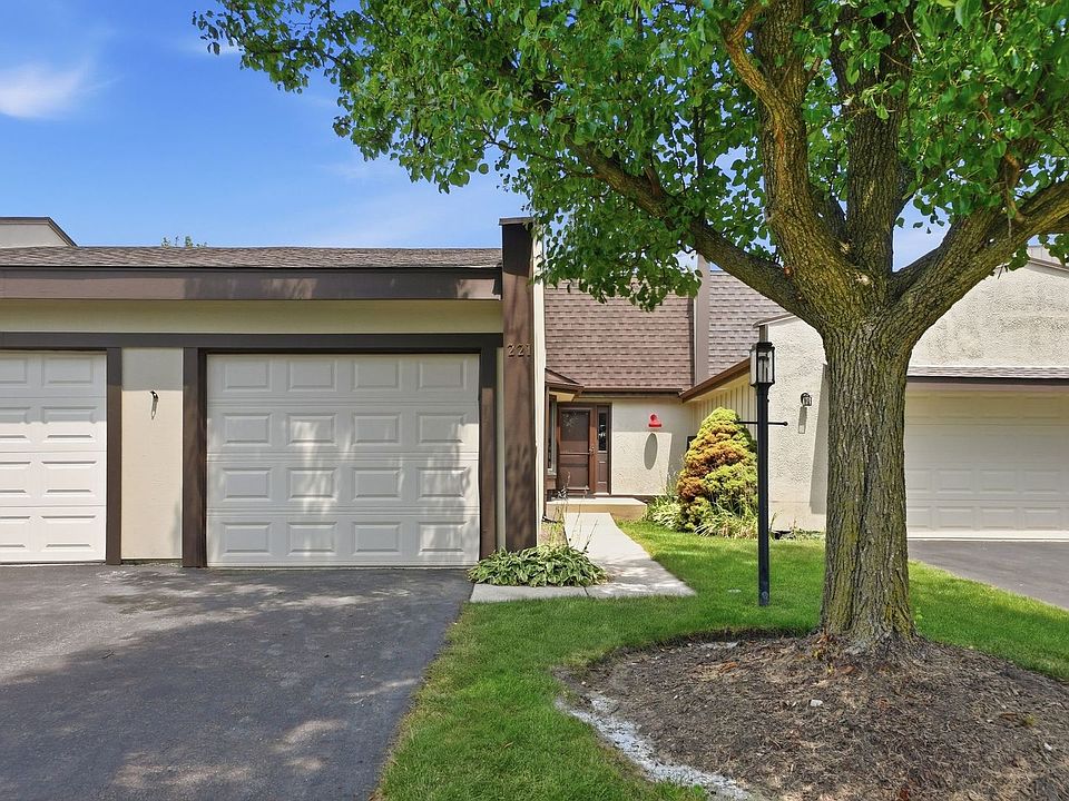 1st image of 221 Cascade Dr