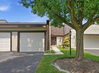 221 Cascade Dr, Indian Head Park, IL 60525