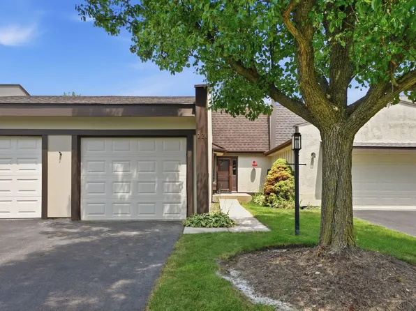 221 Cascade Dr, Indian Head Park, IL 60525