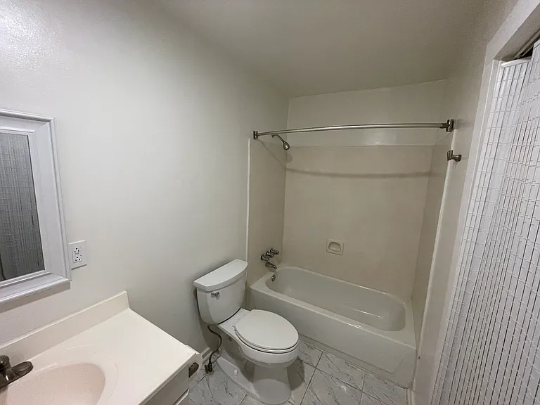 4810 Annunciation St — Photo 9