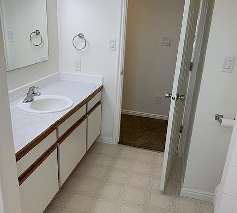 5th image of 121 W Sun Village Dr