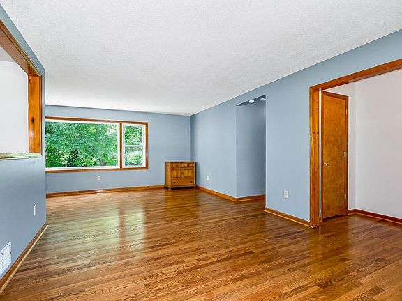 5th image of 6327 Farley Ave