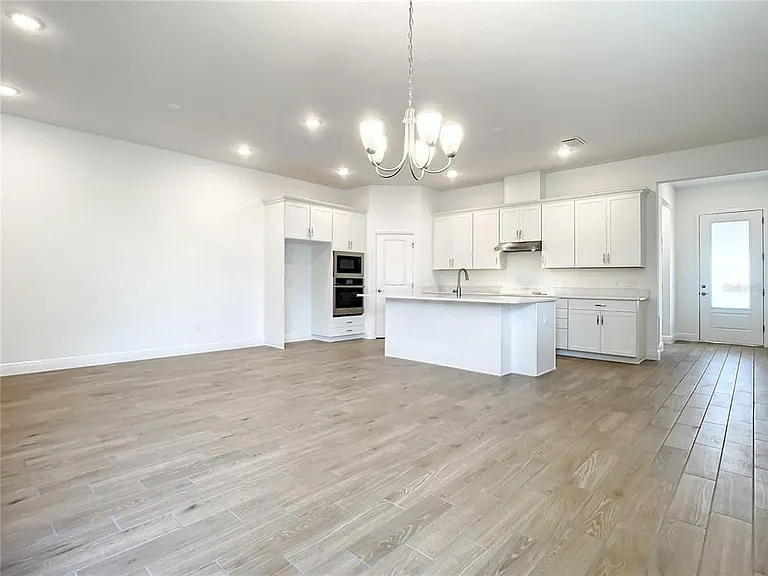 652 Kimber Ln — Photo 5