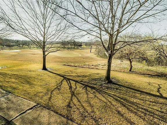 3rd image of 616 Trailwood Ct