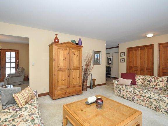 5th image of 5640 S 116th St