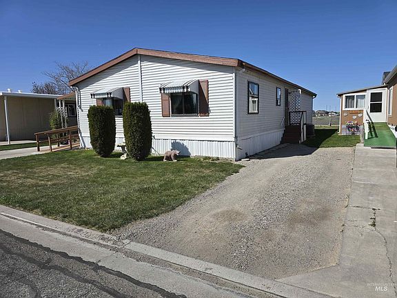 3rd image of 1605 Grandview Dr N Space 16